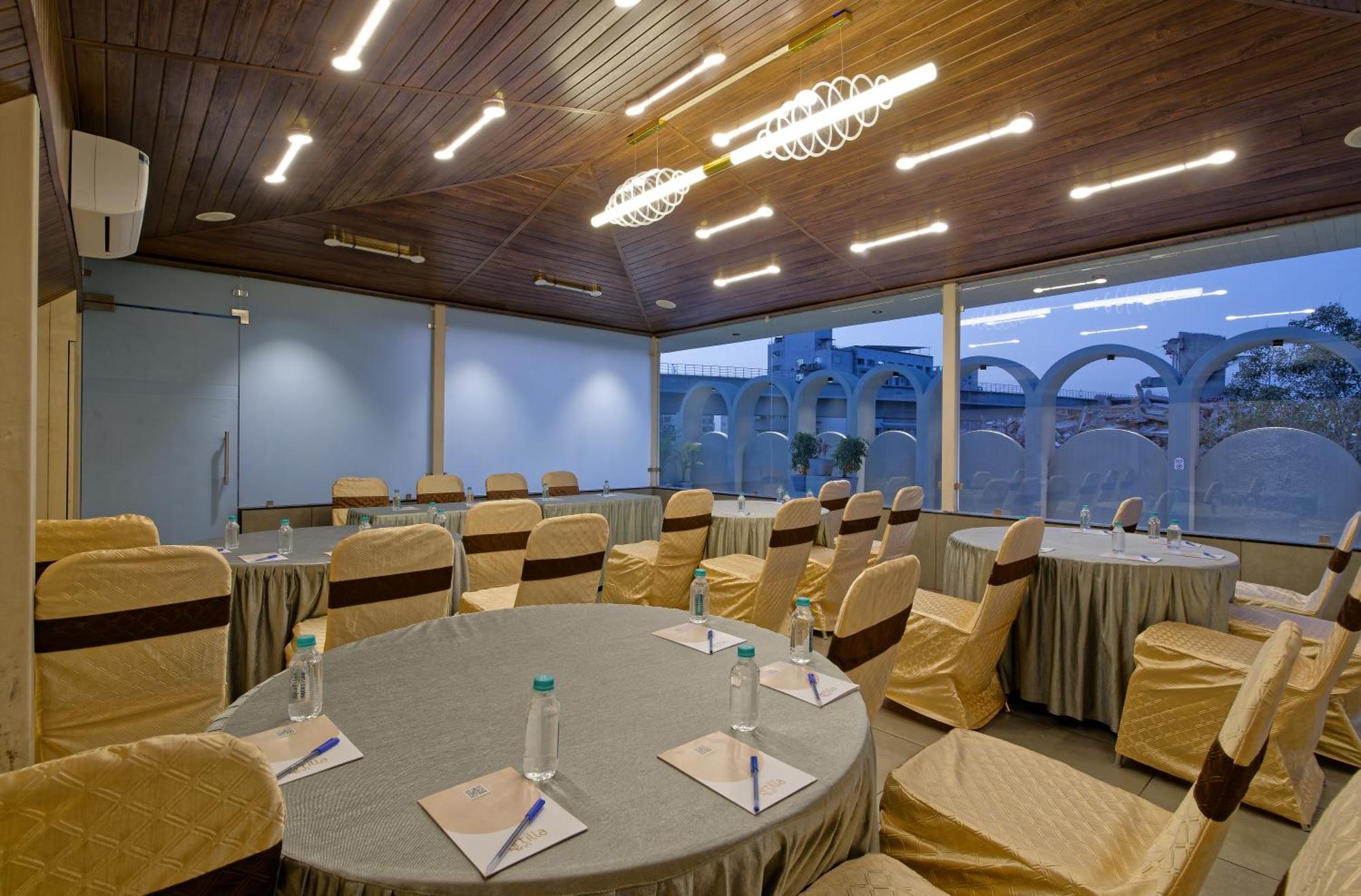 Exora Inn Ahmedabad Eksteriør billede