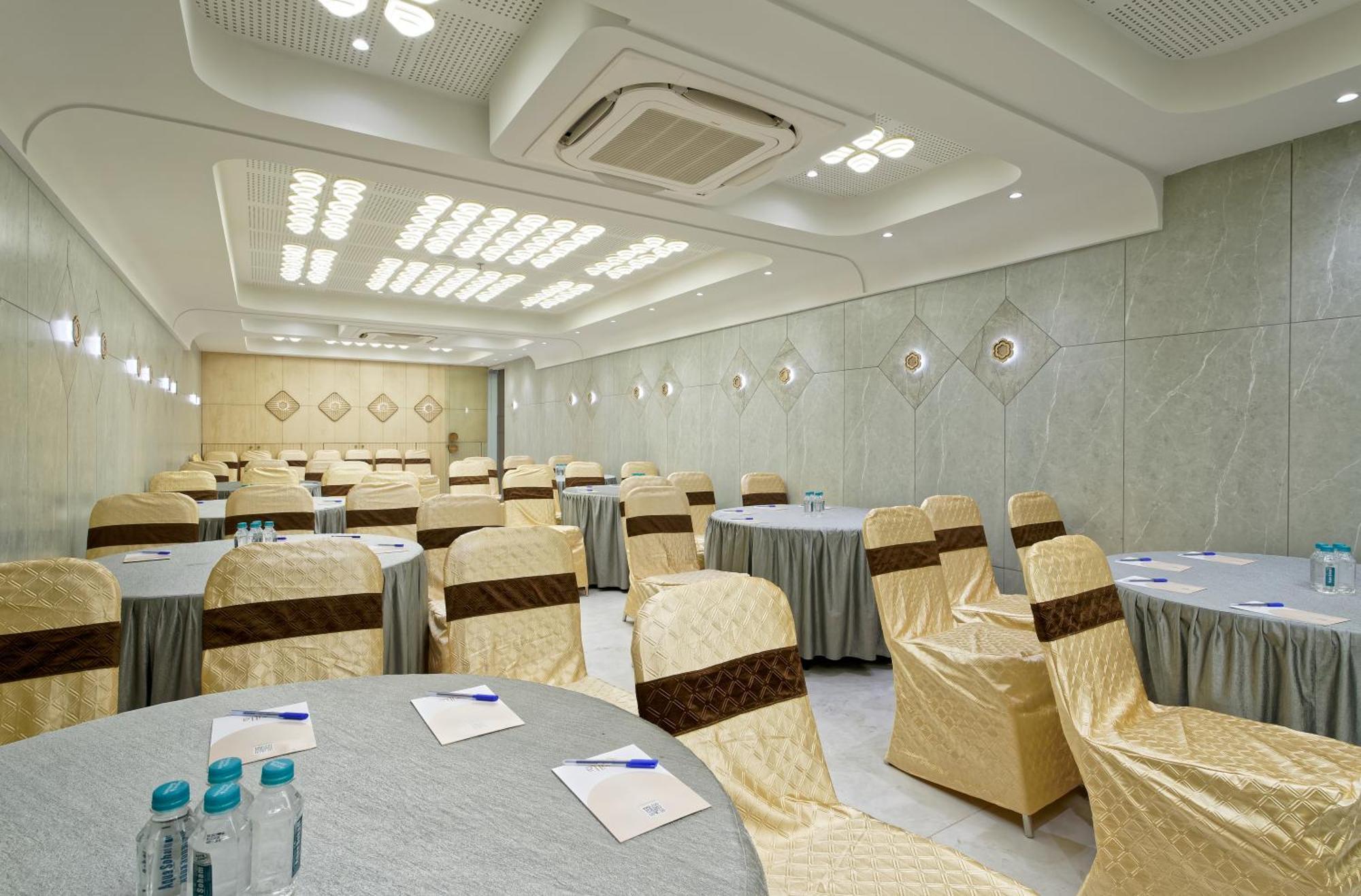 Exora Inn Ahmedabad Eksteriør billede