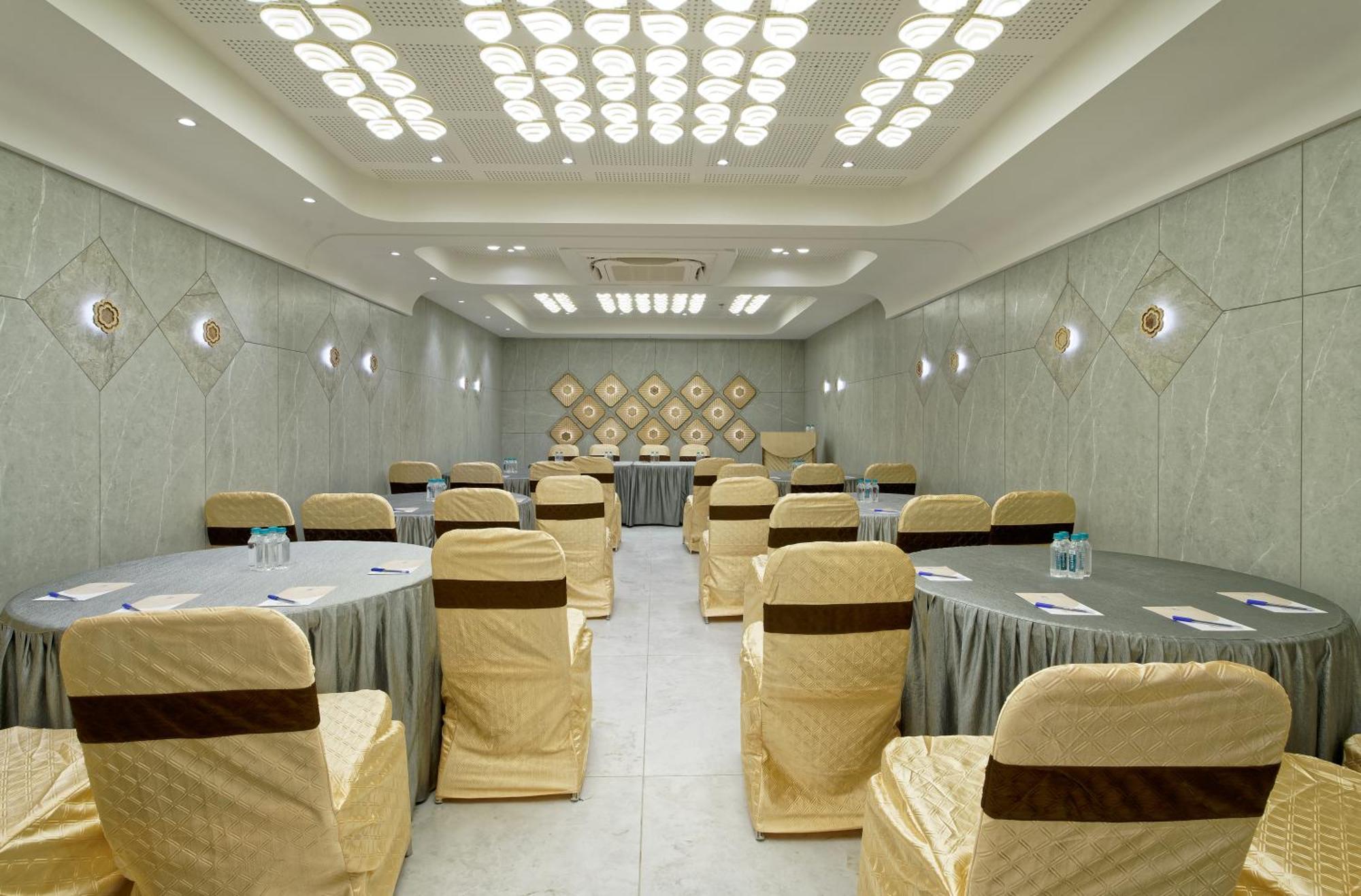 Exora Inn Ahmedabad Eksteriør billede