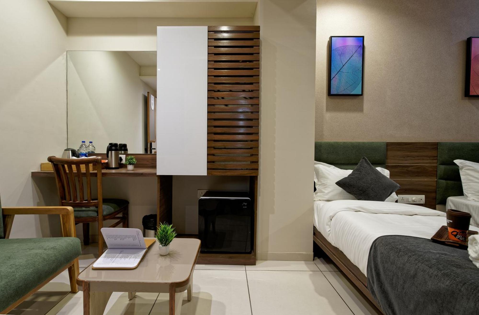 Exora Inn Ahmedabad Eksteriør billede